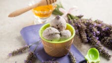 Gelato alla lavanda, un dessert profumato