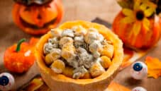 Gnocchi di zucca con salsa ai funghi per la sera di Halloween