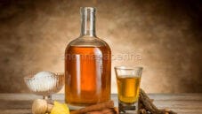 Liquore di genziana, due soluzioni per stupire gli amici Liquore di genziana, due soluzioni per stupire gli amici