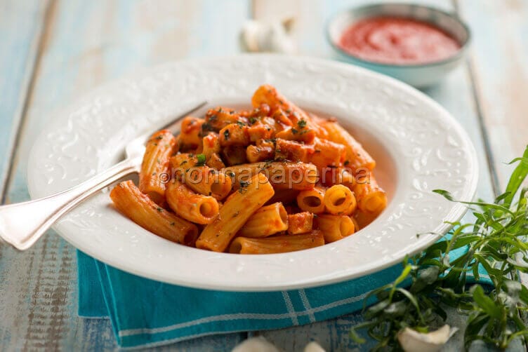 Maccheroni con pesce spada e dragoncello