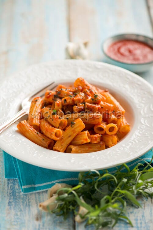 Maccheroni con pesce spada e dragoncello Maccheroni con pesce spada e dragoncello