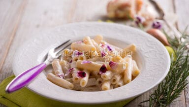 Pasta con fiori di garofano