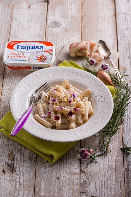 Pasta con fiori di garofano Pasta con fiori di garofano