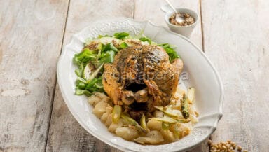 Pollo al dragoncello con sedano rapa