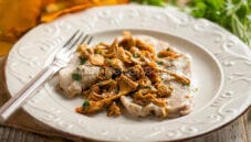 Scaloppine ai funghi e vino bianco, un classico rivisitato Scaloppine ai funghi e vino bianco, un classico rivisitato