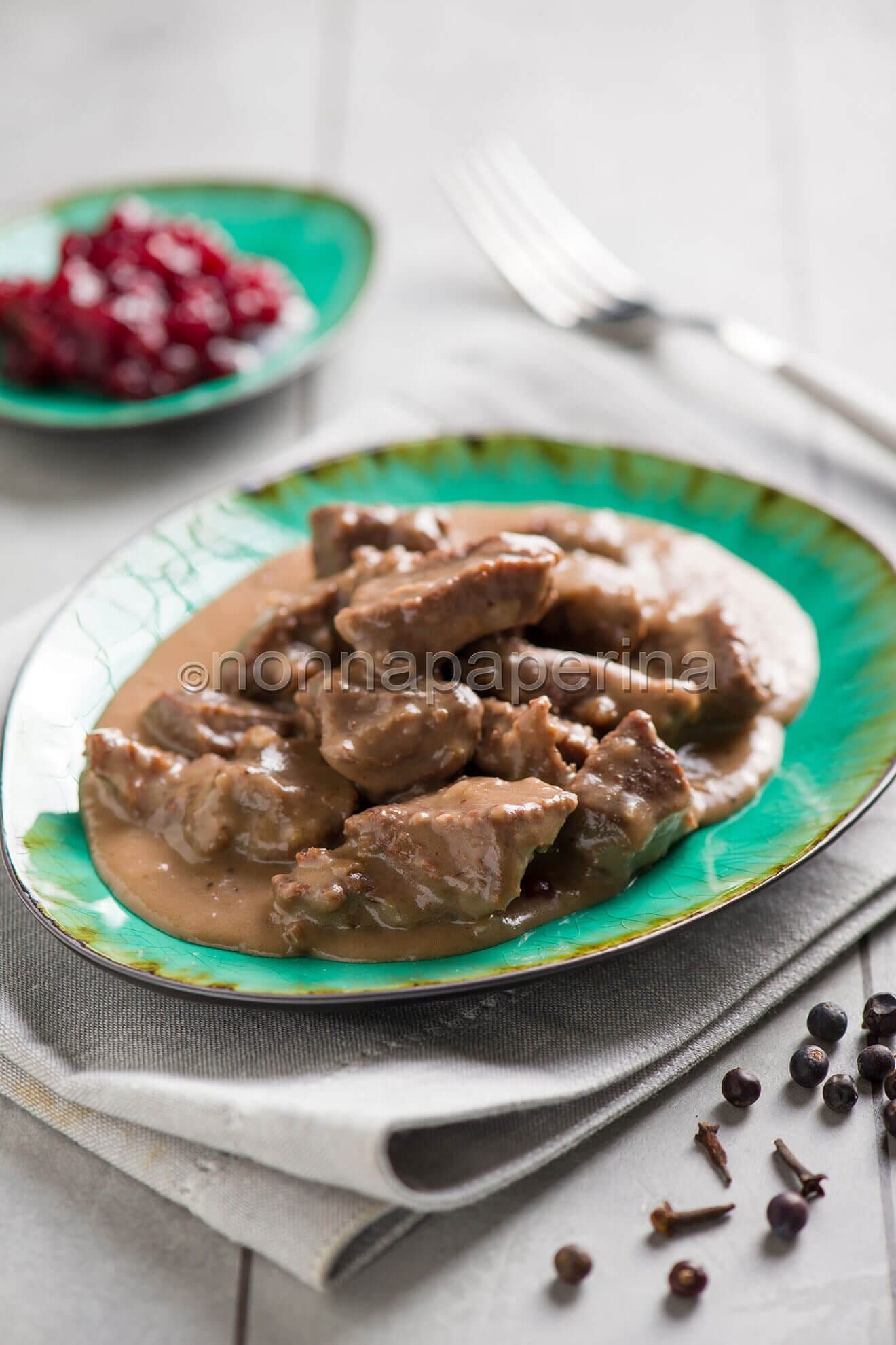 Spezzatino di cervo, un secondo piatto rustico Spezzatino di cervo, un secondo piatto rustico
