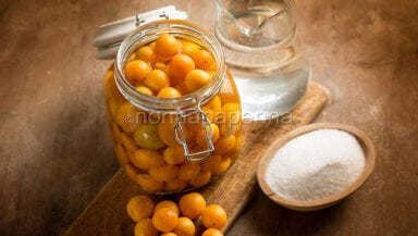 Susine gialle sciroppate