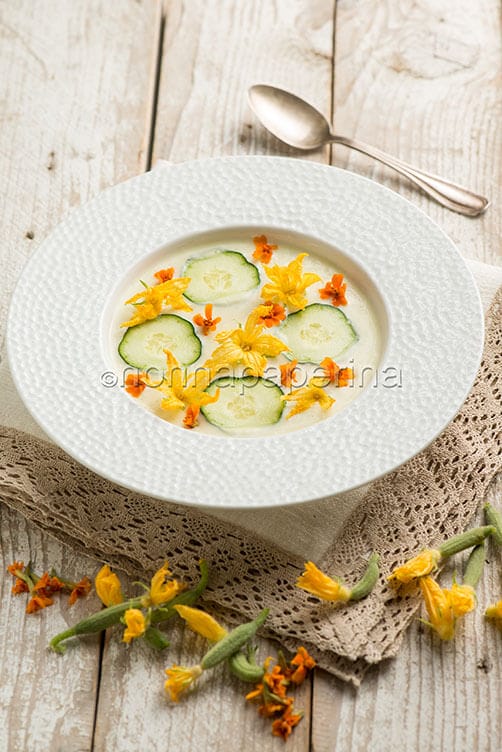 Zuppa di cetrioli e tagete