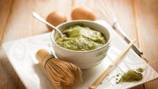 Crema pasticcera al tè matcha, una variante dal sapore unico Crema pasticcera al tè matcha, una variante dal sapore unico