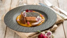 Filetto di salmone in crosta di sesamo, un secondo elegante