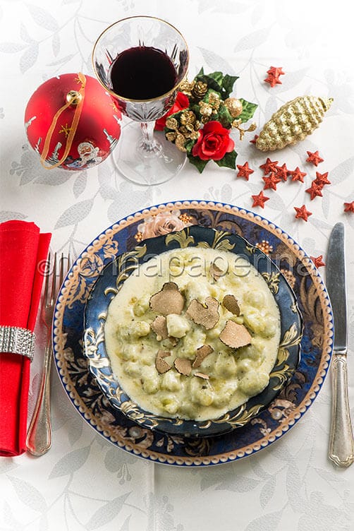 Gnocchi al formaggio e tartufo nero