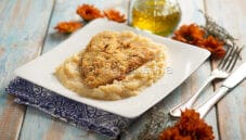 Orata al forno con calendula, un secondo aromatico Orata al forno con calendula, un secondo aromatico