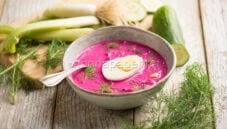 Saltibarsciai, la zuppa russo lituana dal colore unico Saltibarsciai, la zuppa russo lituana dal colore unico