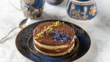 Bisquit con gianduia e pistacchio, una torta perfetta Bisquit con gianduia e pistacchio, una torta perfetta