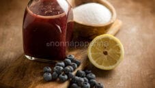 Sciroppo di mirtilli neri, ideale per bevande e dolci