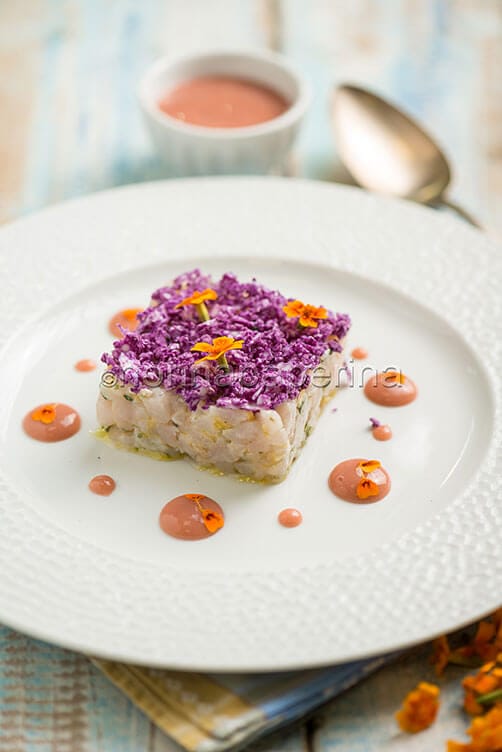 Tartare di storione e salsa di rabarbaro