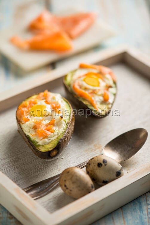Avocado al forno con salmone e Skyr