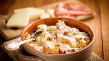 Cavolfiore gratinato con besciamella e speck