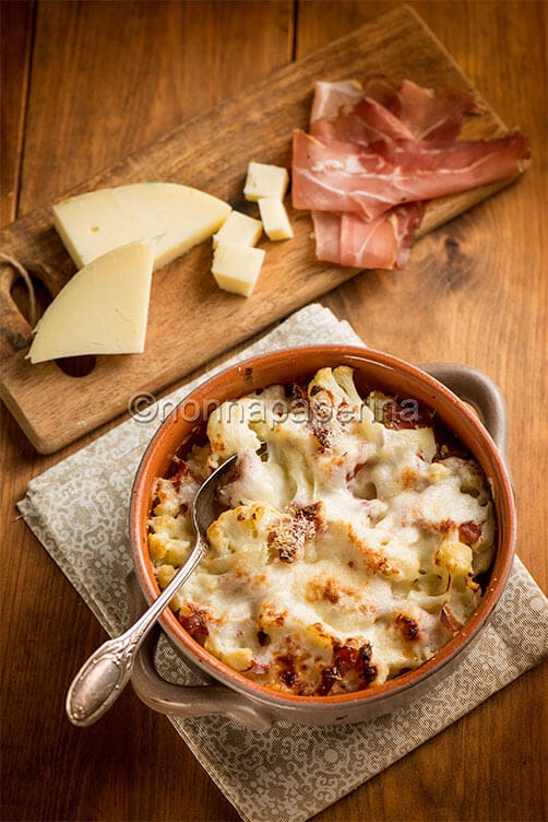 Cavolfiore gratinato con besciamella e speck