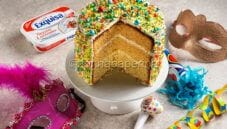 Sprinkle Cake, una torta colorata per il Carnevale