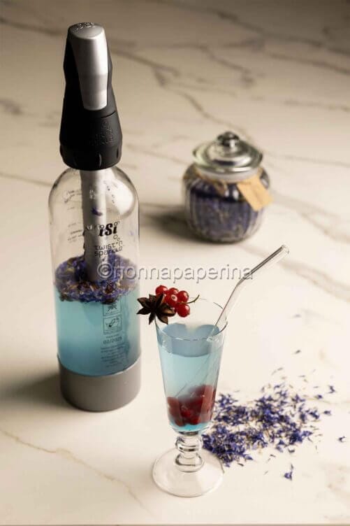 Acqua aromatizzata al fiordaliso