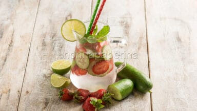 Acqua aromatizzata cetrioli e fragole