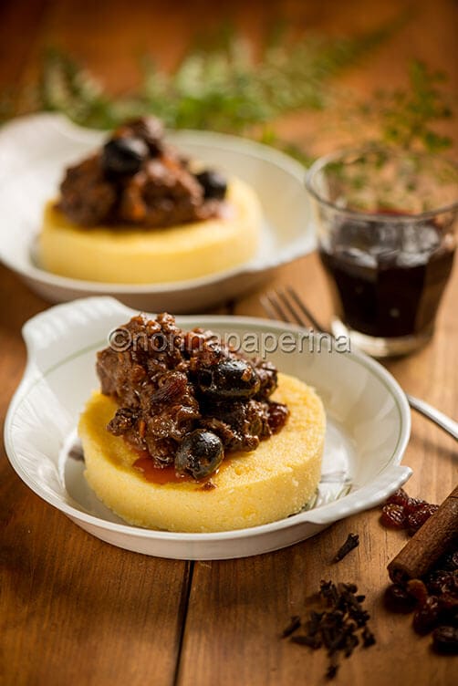 Capriolo in umido con polenta Capriolo in umido con polenta