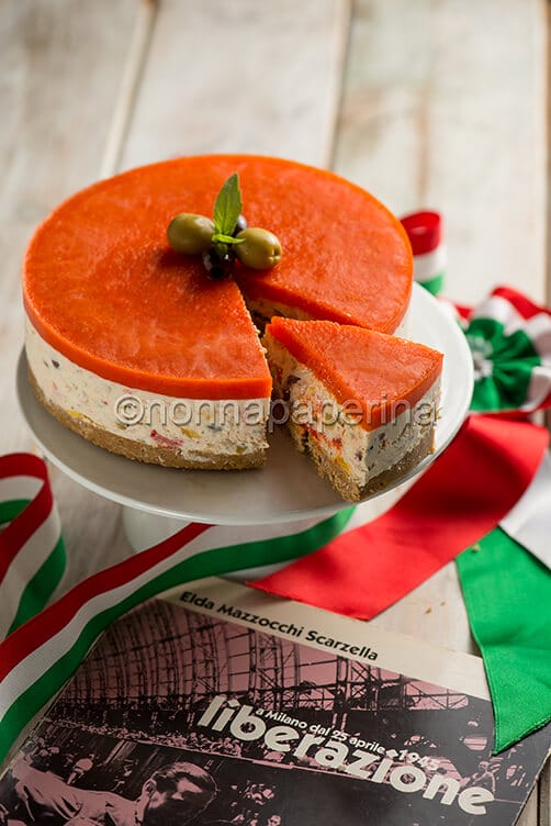 Cheesecake ai peperoni e olive