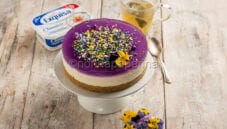 Cheesecake alla violetta, una variante profumata