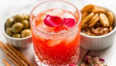 Mocktail alla rosa e al cardamomo, un ottimo aperitivo
