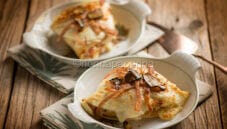 Crepes con formaggio e tartufo, uno spuntino molto raffinato
