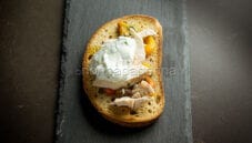 Petto di pollo affumicato, un secondo gustoso da bruschetta Petto di pollo affumicato, un secondo gustoso da bruschetta