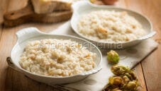 Risotto con luppolo e gorgonzola, un primo aromatico
