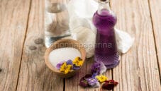 Sciroppo di violette, una preparazione profumata e versatile Sciroppo di violette, una preparazione profumata e versatile