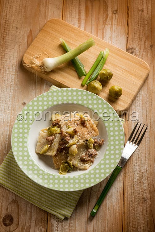 Testaroli con cavolini di Bruxelles