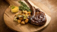 Tomahawk marinata, un secondo che valorizza la carne