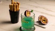 Acqua alla menta e frutto della passione, una bevanda salutare Acqua alla menta e frutto della passione, una bevanda salutare