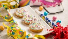 Biscotti glassati con zuccherini, dei dolcetti coloratissimi