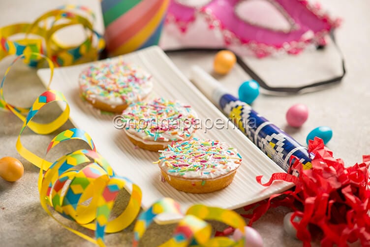 Biscotti glassati con zuccherini Biscotti glassati con zuccherini