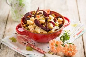 Bowl con grano saraceno, un pasto completo e colorato