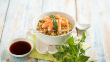 Bowl con mazzancolle tropicali, un’insalata insolita Bowl con mazzancolle tropicali, un’insalata insolita