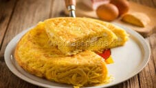 Frittata di spaghetti, un modo diverso di intendere la pasta Frittata di spaghetti, un modo diverso di intendere la pasta