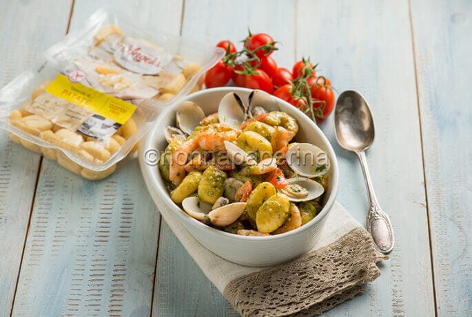 gnocchi vongole e pesto