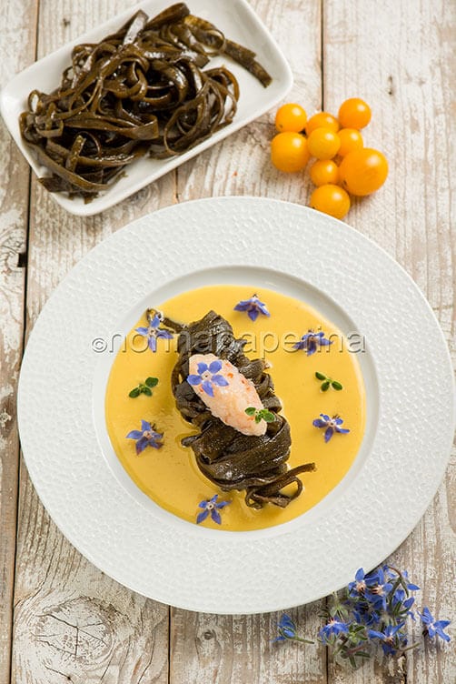 Tagliatelle di mare con tartare di gamberi