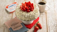 Torta fragole e panna, un’idea per la Festa della Mamma