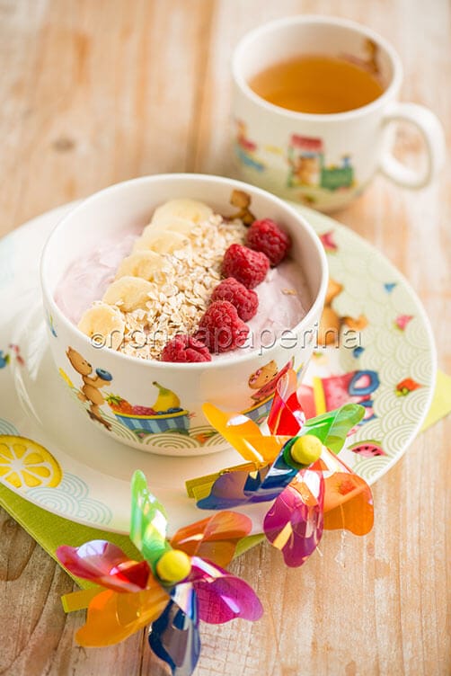 Bowl per bambini con Skyr alla ciliegia Bowl per bambini con Skyr alla ciliegia