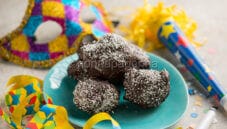 Frittelle ricoperte di cioccolato, un’idea per Carnevale