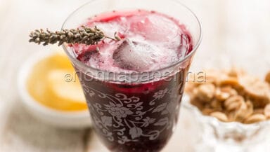 Gin Fizz al mirtillo e lavanda