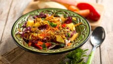 Insalata di fiori di banano, un contorno dal sapore insolito Insalata di fiori di banano, un contorno dal sapore insolito