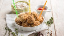 Nuggets di pollo ai popcorn, un classico americano rivisitato Nuggets di pollo ai popcorn, un classico americano rivisitato